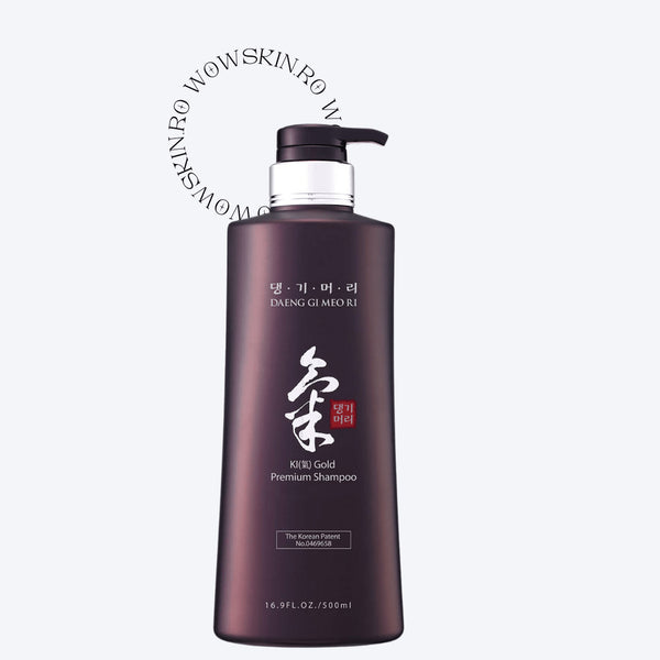 Șamponul premium Daeng Gi Meo Ri Ki Gold, prezentat într-un flacon elegant de 500 ml cu dozator, este un produs emblematic în rândul produselor de îngrijire a părului coreene. Acest șampon nu doar că curăță eficient, dar este îmbogățit cu ingrediente prețioase, inclusiv extracte de plante medicinale orientale, pentru a revitaliza și a hrăni părul de la rădăcină până la vârf. Protejează împotriva căderii părului și ajută la îmbunătățirea sănătății generale a scalpului, conferind părului un aspect lucios